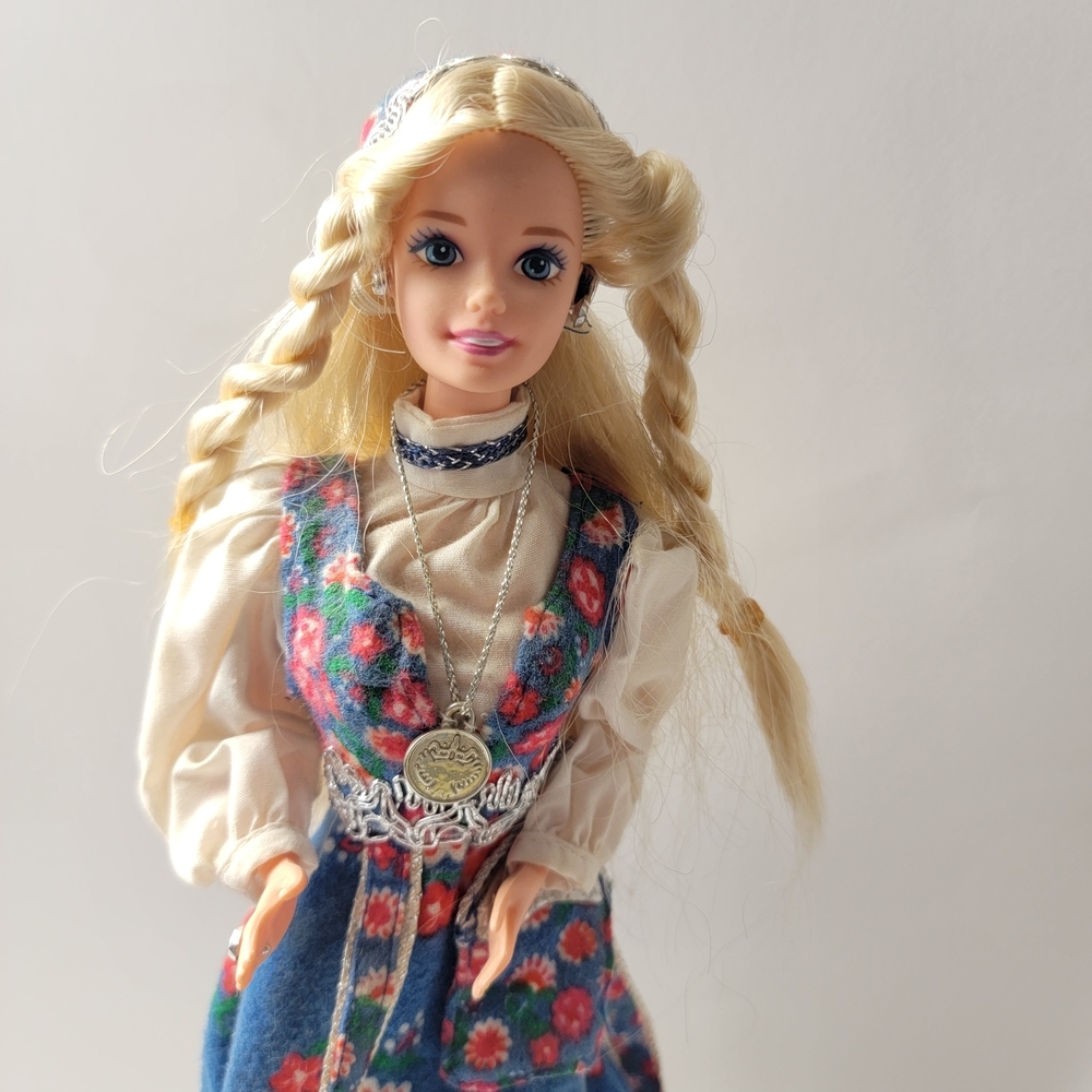 Norwegian Barbie Dolls Of The World Collection 1995 Vintage Collectible